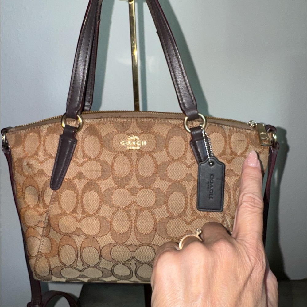 Coach Small Kelsey Crossbody in Signature Jacquard EUC - Picture 5 of 12